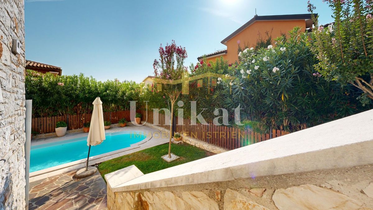 Dvojna kuća con piscina in stile istriano